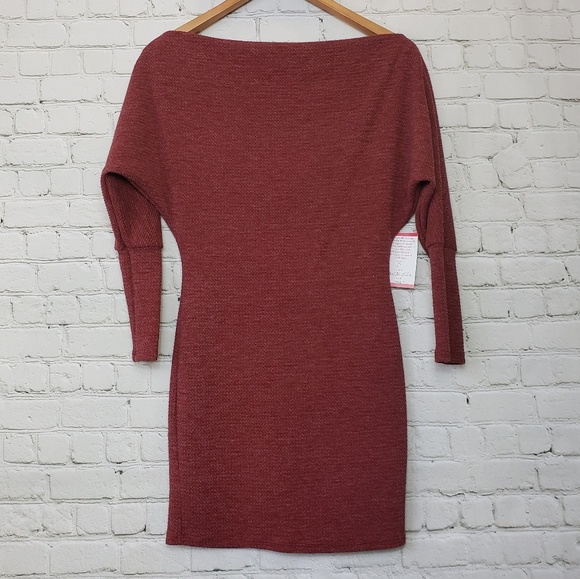 NWT Blue Blush Form fitting/off the shoulder dress - Picture 3 of 8